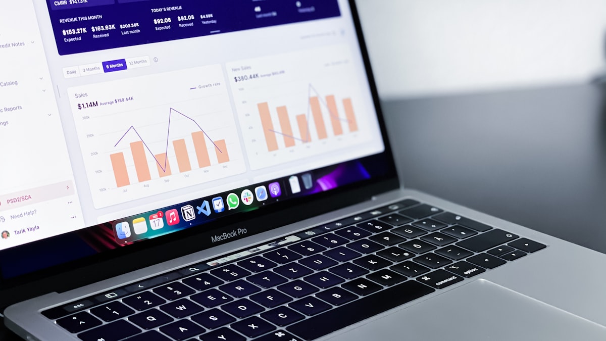 Что такое CRM простыми словами: система, которая перестаёт терять ваших клиентов